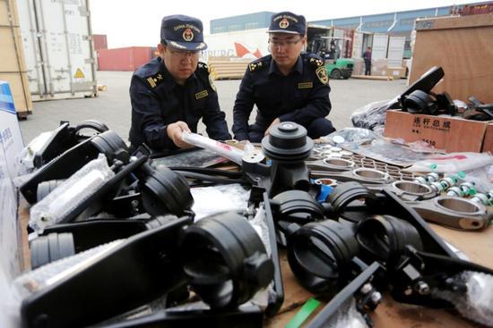 Тысячи экспортных запчастей для дизельных двигателей были связаны с нарушением прав на товарный знак Weichai.
